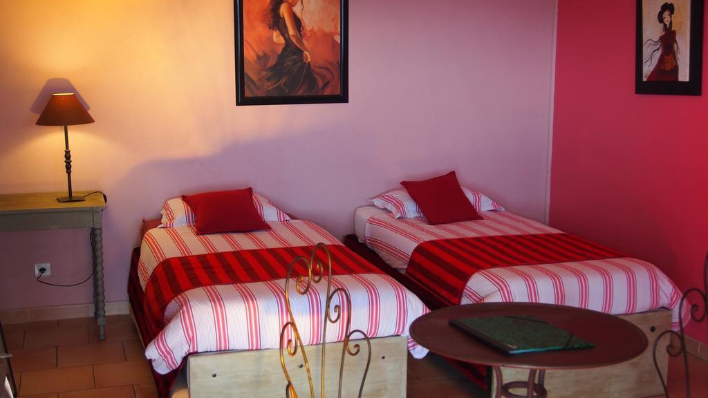 Hotel Le Relais Du Luberon Maubec  Экстерьер фото