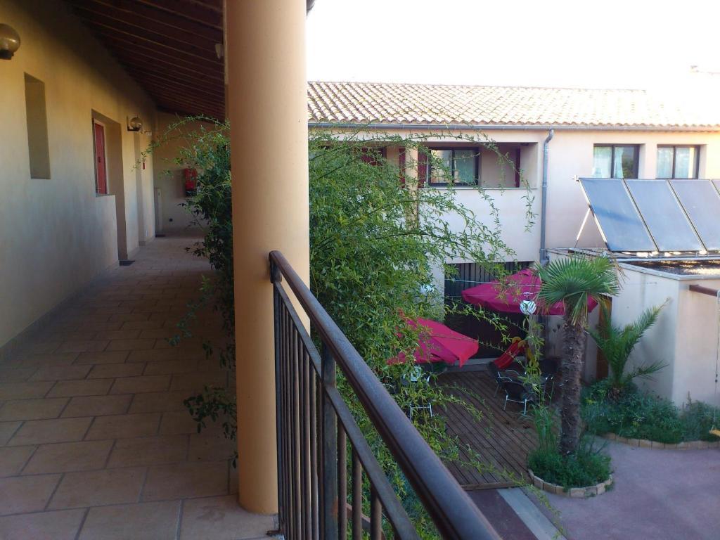 Hotel Le Relais Du Luberon Maubec  Экстерьер фото