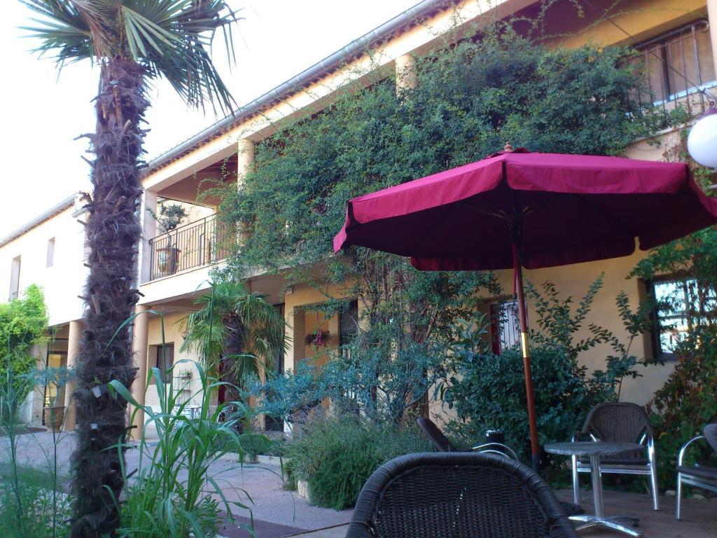 Hotel Le Relais Du Luberon Maubec  Экстерьер фото
